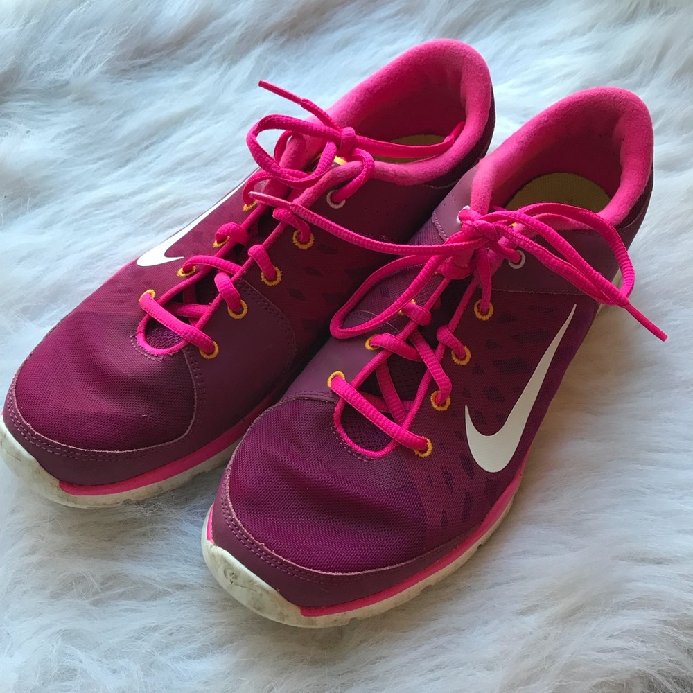 Magenta NIKE shoes - Picture 3 of 6